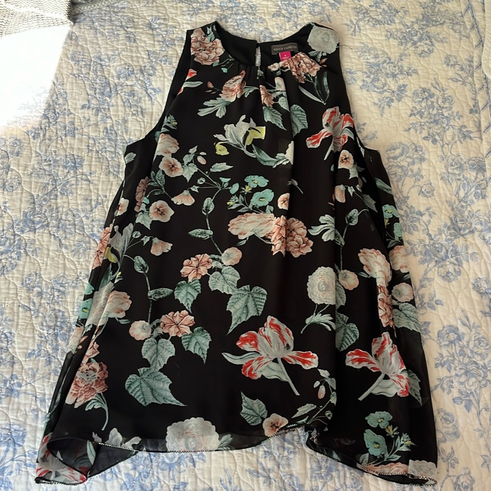 Sleeveless blouse by Vince Camuto